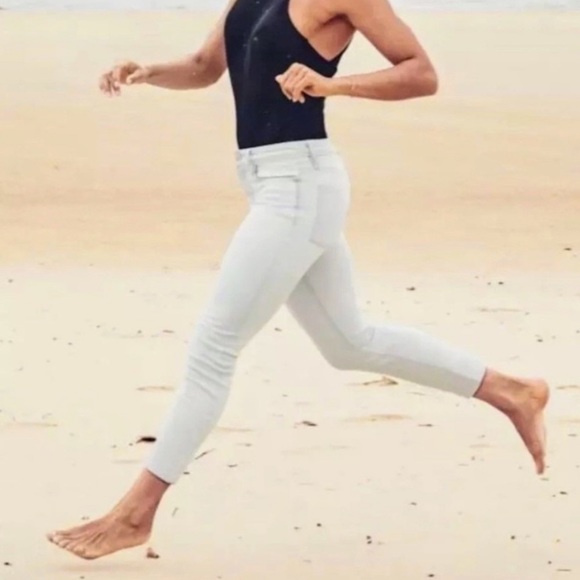 ATHLETA Glacier Wash  Sculptek Skinny Crop Jeans - Picture 6 of 8